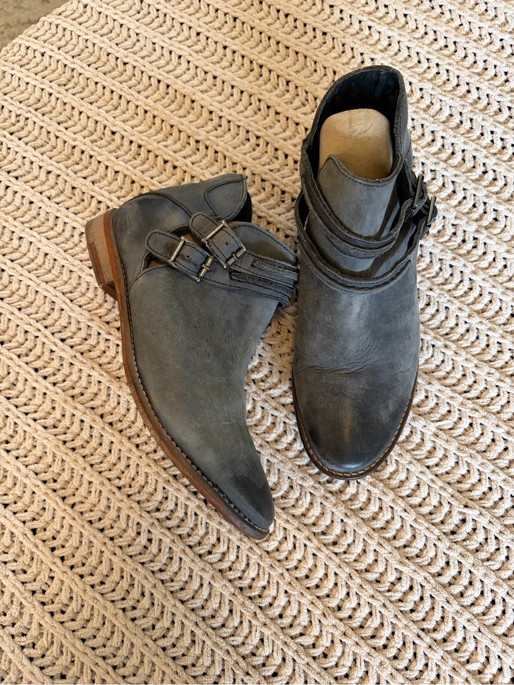 Free People Womens Braeburn Gray Distressed Leather Ankle Boot - Picture 2 of 8